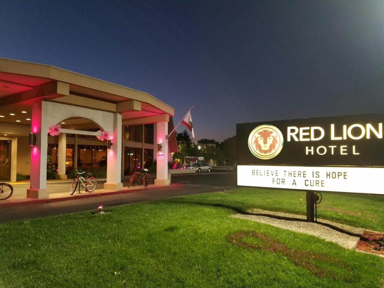 Red Lion Hotel Redding Exterior photo